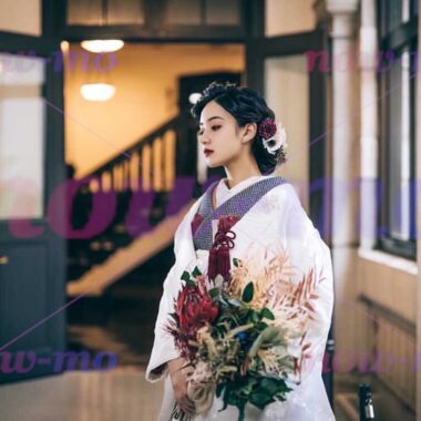 和装で花を持つ女性【sayaka_03】now-mo（ナウモ）モデル素材